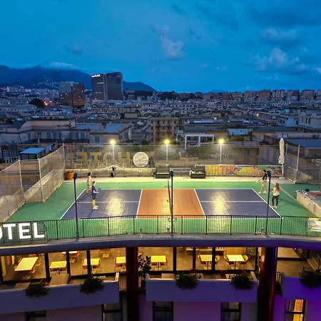 Marathon Hostel *