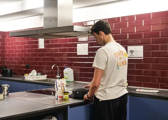 Marathon Хостел *